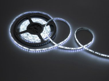 Фотография товара 'Flesi Герметичная гибкая лента IP65 (печатная плата залита силиконом) с клеевым скотчем 3М FLEX-SDP5600B-W IP65, 00730'